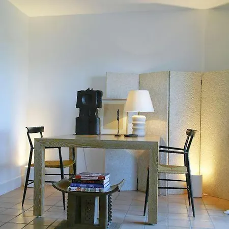 Апартаменти Tropezian Arty House *